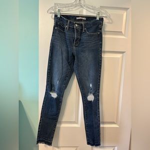 Levi’s 311 Shaping Skinny Jeans size 26